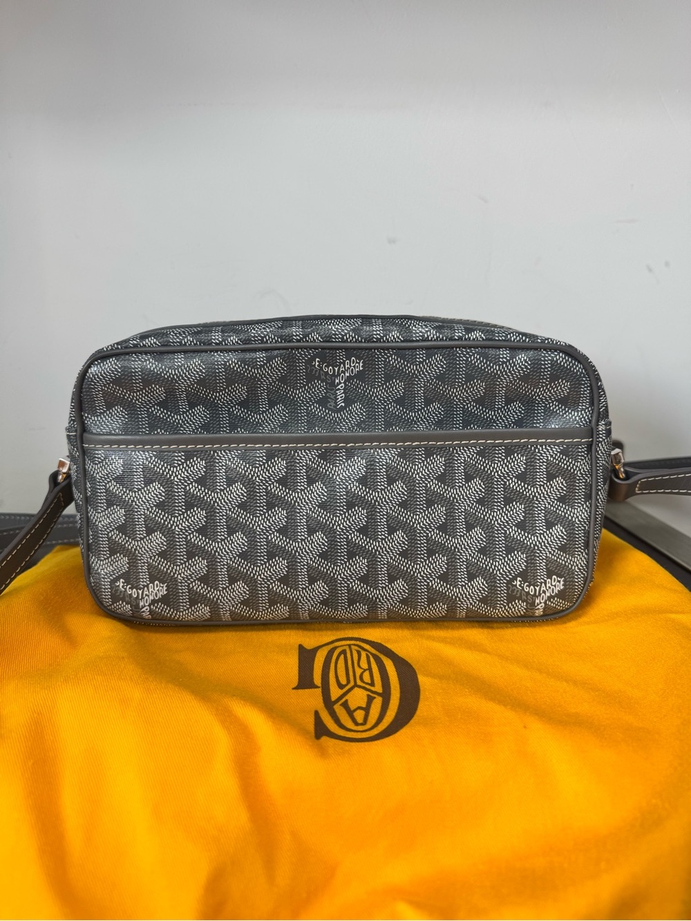 Goyard Cap Vert Shoulder Camera Bag
Leather Gray